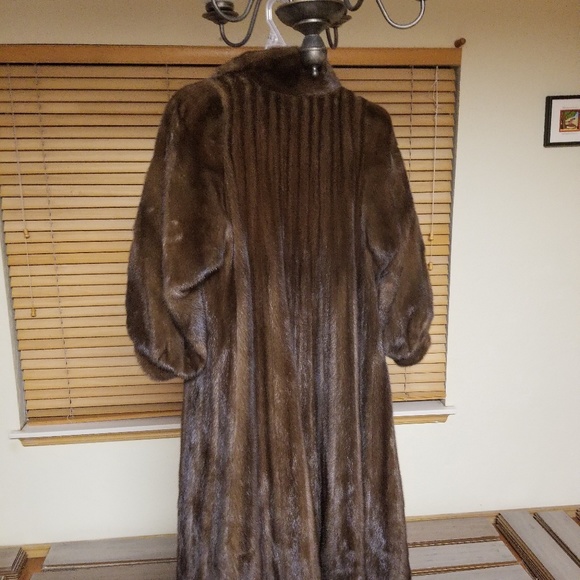 Koslow's Natural Brown Ranch Mink Coat - Picture 2 of 4